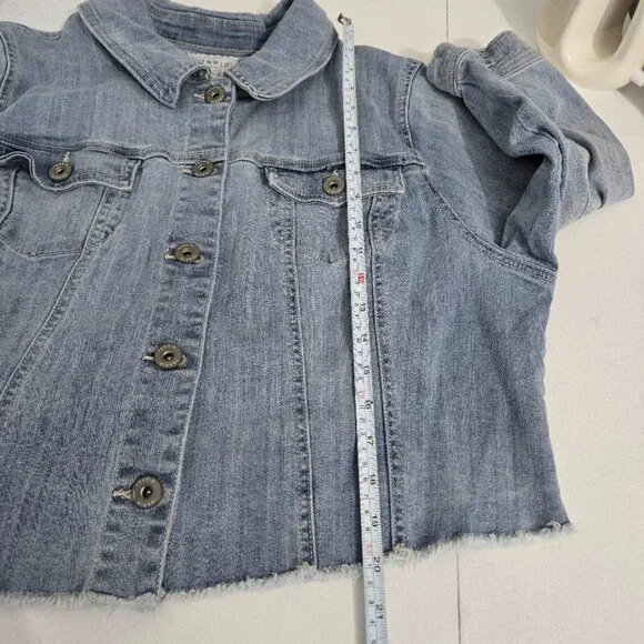 Torrid Crop Denim Jacket Light Wash Sz 3X Stretch 3/4 Sleeve Button Up Collared - Picture 8 of 12